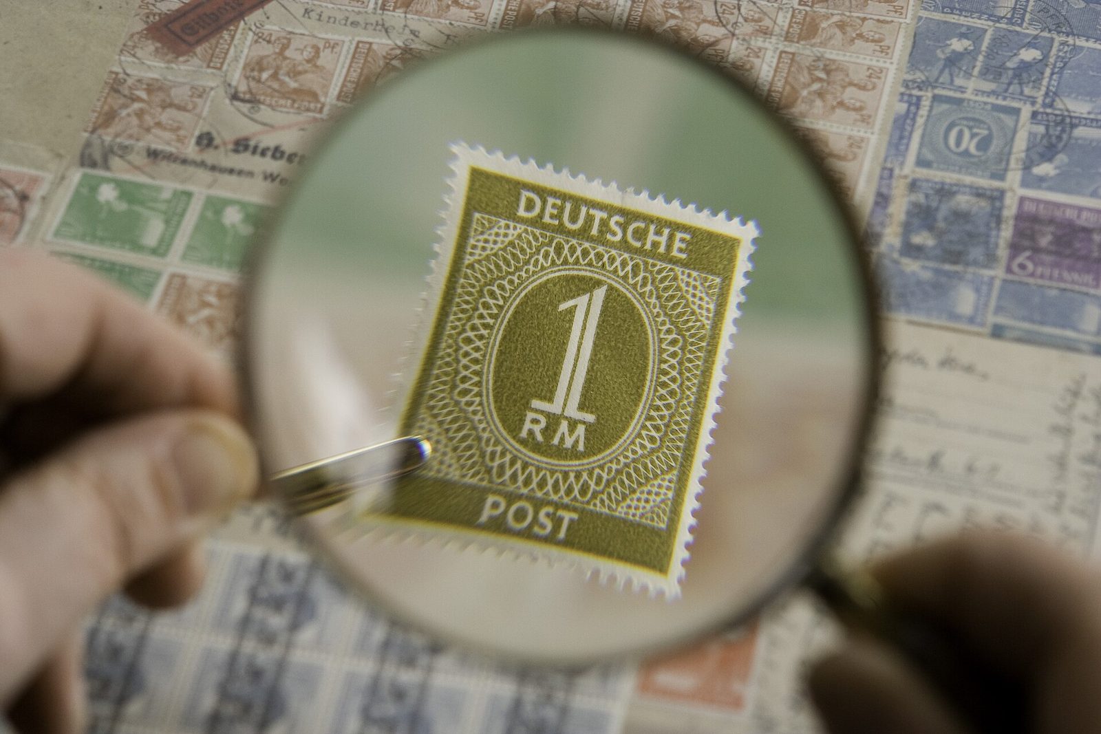 Come iniziare a collezionare francobolli: guida per principianti